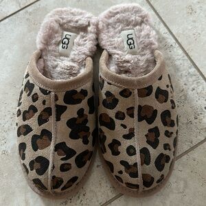 Like new ugg slides. Worn once.